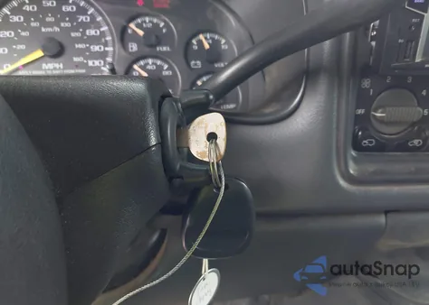 2000 Chevrolet Silverado 1500 Ls из США, поврежденный, VIN 2GCEK19T7Y1100258